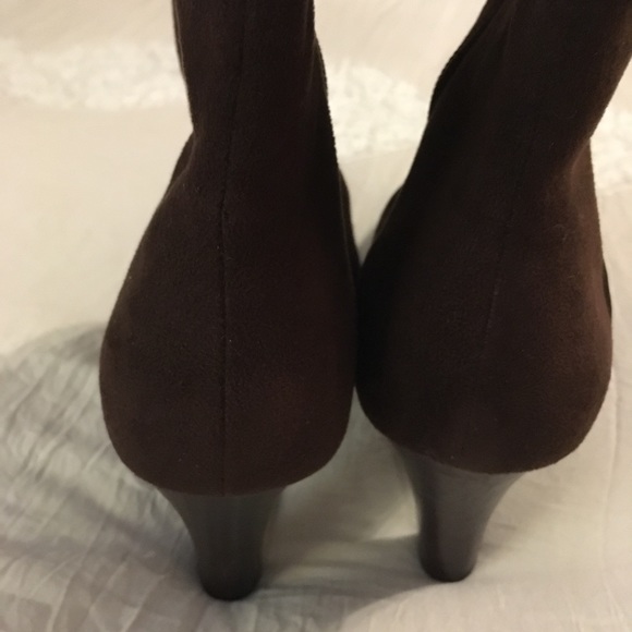 Women’s size 8 boots - Picture 3 of 5